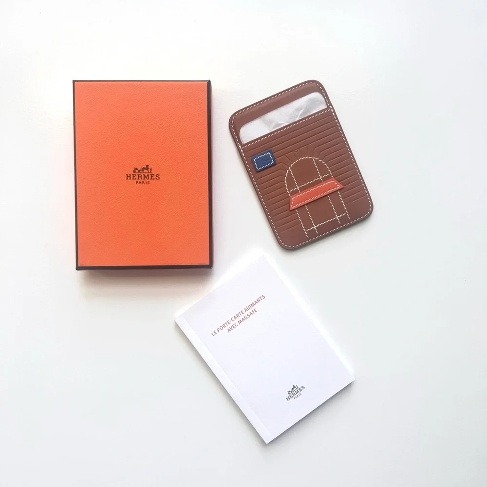 🔥 HERMES Faubourg MagSafe Card Holder in Gold Swift Calfskin